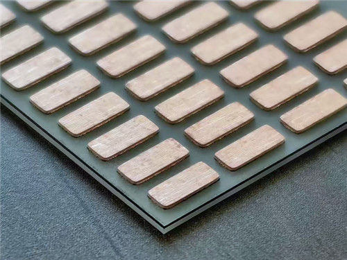 6 στρώσεις AlN υποστρώματος κεραμικό PCB 1,5 mm πάχος για απρόσκοπτη μετάδοση σήματος με καταδύσεις χρυσού.